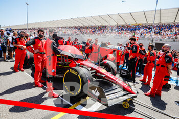 2022-07-24 - starting grid, grille de depart, 16 LECLERC Charles (mco), Scuderia Ferrari F1-75, during the Formula 1 Lenovo Grand Prix de France, French Grand Prix 2022, 12th round of the 2022 FIA Formula One World Championship from July 22 to 24, 2022 on the Circuit Paul Ricard, in Le Castellet, France - F1 - FRENCH GRAND PRIX 2022 - RACE - FORMULA 1 - MOTORS