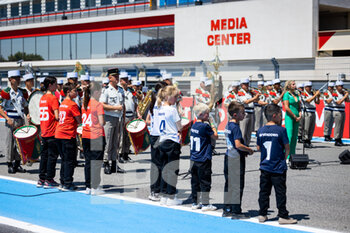 2022-07-24 - National Anthem on the starting grid, grille de depart, during the Formula 1 Lenovo Grand Prix de France, French Grand Prix 2022, 12th round of the 2022 FIA Formula One World Championship from July 22 to 24, 2022 on the Circuit Paul Ricard, in Le Castellet, France - F1 - FRENCH GRAND PRIX 2022 - RACE - FORMULA 1 - MOTORS