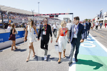 2022-07-24 - Orlinski Richard with Estrosi Christian, Nice mayor and his wife during the Formula 1 Lenovo Grand Prix de France, French Grand Prix 2022, 12th round of the 2022 FIA Formula One World Championship from July 22 to 24, 2022 on the Circuit Paul Ricard, in Le Castellet, France - F1 - FRENCH GRAND PRIX 2022 - RACE - FORMULA 1 - MOTORS