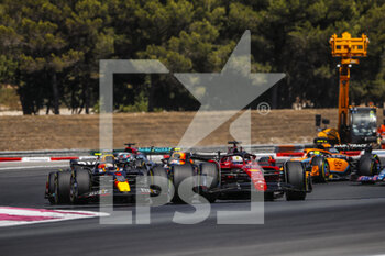 2022-07-24 - 16 LECLERC Charles (mco), Scuderia Ferrari F1-75, action, start with 01 VERSTAPPEN Max (nld), Red Bull Racing RB18 the Formula 1 Lenovo Grand Prix de France, French Grand Prix 2022, 12th round of the 2022 FIA Formula One World Championship from July 22 to 24, 2022 on the Circuit Paul Ricard, in Le Castellet, France - F1 - FRENCH GRAND PRIX 2022 - RACE - FORMULA 1 - MOTORS