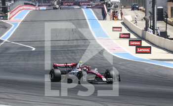 2022-07-24 - 24 ZHOU Guanyu (chi), Alfa Romeo F1 Team ORLEN C42, action during the Formula 1 Lenovo Grand Prix de France, French Grand Prix 2022, 12th round of the 2022 FIA Formula One World Championship from July 22 to 24, 2022 on the Circuit Paul Ricard, in Le Castellet, France - F1 - FRENCH GRAND PRIX 2022 - RACE - FORMULA 1 - MOTORS