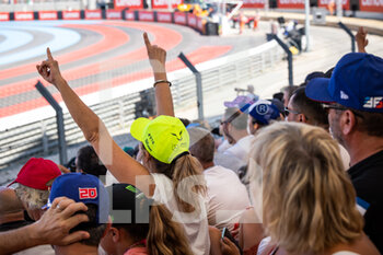 2022-07-24 - Fans, grandstands, gradins, during the Formula 1 Lenovo Grand Prix de France, French Grand Prix 2022, 12th round of the 2022 FIA Formula One World Championship from July 22 to 24, 2022 on the Circuit Paul Ricard, in Le Castellet, France - F1 - FRENCH GRAND PRIX 2022 - RACE - FORMULA 1 - MOTORS