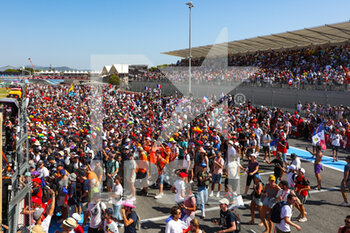 2022-07-24 - illustration, spectators, fans, crowd, foule, fans during the Formula 1 Lenovo Grand Prix de France, French Grand Prix 2022, 12th round of the 2022 FIA Formula One World Championship from July 22 to 24, 2022 on the Circuit Paul Ricard, in Le Castellet, France - F1 - FRENCH GRAND PRIX 2022 - RACE - FORMULA 1 - MOTORS