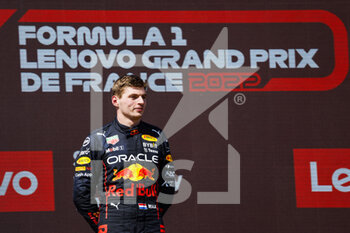 2022-07-24 - Podium, VERSTAPPEN Max (ned), Red Bull Racing RB18, portraitduring the Formula 1 Lenovo Grand Prix de France, French Grand Prix 2022, 12th round of the 2022 FIA Formula One World Championship from July 22 to 24, 2022 on the Circuit Paul Ricard, in Le Castellet, France - F1 - FRENCH GRAND PRIX 2022 - RACE - FORMULA 1 - MOTORS