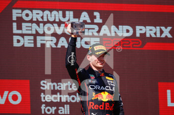 2022-07-24 - VERSTAPPEN Max (ned), Red Bull Racing RB18, portrait podium during the Formula 1 Lenovo Grand Prix de France, French Grand Prix 2022, 12th round of the 2022 FIA Formula One World Championship from July 22 to 24, 2022 on the Circuit Paul Ricard, in Le Castellet, France - F1 - FRENCH GRAND PRIX 2022 - RACE - FORMULA 1 - MOTORS