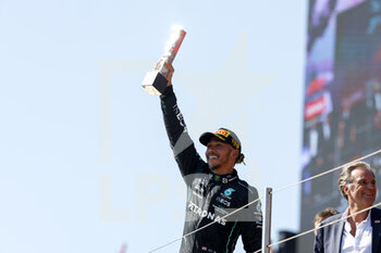 2022-07-24 - HAMILTON Lewis (gbr), Mercedes AMG F1 Team W13, podium during the Formula 1 Lenovo Grand Prix de France, French Grand Prix 2022, 12th round of the 2022 FIA Formula One World Championship from July 22 to 24, 2022 on the Circuit Paul Ricard, in Le Castellet, France - F1 - FRENCH GRAND PRIX 2022 - RACE - FORMULA 1 - MOTORS