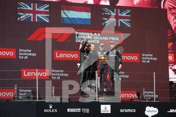2022-07-24 - podium HAMILTON Lewis (gbr), Mercedes AMG F1 Team W13, RUSSELL George (gbr), Mercedes AMG F1 Team W13, VERSTAPPEN Max (ned), Red Bull Racing RB18, portrait during the Formula 1 Lenovo Grand Prix de France, French Grand Prix 2022, 12th round of the 2022 FIA Formula One World Championship from July 22 to 24, 2022 on the Circuit Paul Ricard, in Le Castellet, France - F1 - FRENCH GRAND PRIX 2022 - RACE - FORMULA 1 - MOTORS
