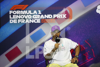 2022-07-24 - HAMILTON Lewis (gbr), Mercedes AMG F1 Team, portrait during the press conference post race of the Formula 1 Lenovo Grand Prix de France, French Grand Prix 2022, 12th round of the 2022 FIA Formula One World Championship from July 22 to 24, 2022 on the Circuit Paul Ricard, in Le Castellet, France - F1 - FRENCH GRAND PRIX 2022 - RACE - FORMULA 1 - MOTORS