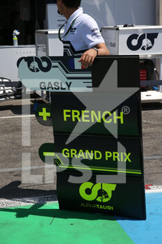 2022-07-24 - jul 24 2022 Le Castellet, France - F1 2022 France GP - DRIVE PARADE - France GP Celebration on Pitwall panel - FORMULA 1 LENOVO GRAND PRIX DE FRANCE 2022 - FORMULA 1 - MOTORS