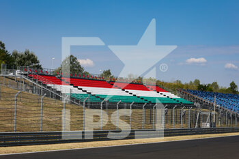 2022-07-28 - grandstands, gradins, illustration during the Formula 1 Aramco Magyar Nagydij 2022, Hungarian Grand Prix 2022, 12th round of the 2022 FIA Formula One World Championship from July 28 to 31, 2022 on the Hungaroring, in Mogyorod, Hungary - F1 - HUNGARIAN GRAND PRIX 2022 - FORMULA 1 - MOTORS