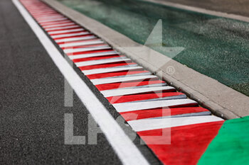 2022-07-28 - track, piste, kerb, vibreur, illustration during the Formula 1 Aramco Magyar Nagydij 2022, Hungarian Grand Prix 2022, 12th round of the 2022 FIA Formula One World Championship from July 28 to 31, 2022 on the Hungaroring, in Mogyorod, Hungary - F1 - HUNGARIAN GRAND PRIX 2022 - FORMULA 1 - MOTORS
