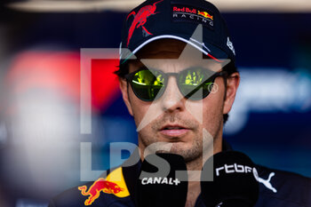 2022-07-28 - PEREZ Sergio (mex), Red Bull Racing RB18, portrait during the Formula 1 Aramco Magyar Nagydij 2022, Hungarian Grand Prix 2022, 12th round of the 2022 FIA Formula One World Championship from July 28 to 31, 2022 on the Hungaroring, in Mogyorod, Hungary - F1 - HUNGARIAN GRAND PRIX 2022 - FORMULA 1 - MOTORS