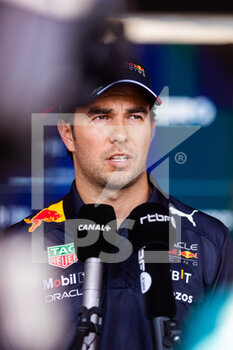 2022-07-28 - PEREZ Sergio (mex), Red Bull Racing RB18, portrait during the Formula 1 Aramco Magyar Nagydij 2022, Hungarian Grand Prix 2022, 12th round of the 2022 FIA Formula One World Championship from July 28 to 31, 2022 on the Hungaroring, in Mogyorod, Hungary - F1 - HUNGARIAN GRAND PRIX 2022 - FORMULA 1 - MOTORS