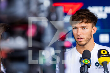 2022-07-28 - GASLY Pierre (fra), Scuderia AlphaTauri AT03, portrait during the Formula 1 Aramco Magyar Nagydij 2022, Hungarian Grand Prix 2022, 12th round of the 2022 FIA Formula One World Championship from July 28 to 31, 2022 on the Hungaroring, in Mogyorod, Hungary - F1 - HUNGARIAN GRAND PRIX 2022 - FORMULA 1 - MOTORS