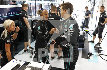 2022-07-29 - HAMILTON Lewis (gbr), Mercedes AMG F1 Team W13, RUSSELL George (gbr), Mercedes AMG F1 Team W13, portrait during the Formula 1 Aramco Magyar Nagydij 2022, Hungarian Grand Prix 2022, 12th round of the 2022 FIA Formula One World Championship from July 28 to 31, 2022 on the Hungaroring, in Mogyorod, Hungary - F1 - HUNGARIAN GRAND PRIX 2022 - FORMULA 1 - MOTORS