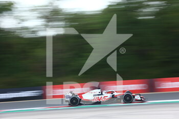 2022-07-29 - 20 MAGNUSSEN Kevin (den), Haas F1 Team VF-22 Ferrari, action during the Formula 1 Aramco Magyar Nagydij 2022, Hungarian Grand Prix 2022, 12th round of the 2022 FIA Formula One World Championship from July 28 to 31, 2022 on the Hungaroring, in Mogyorod, Hungary - F1 - HUNGARIAN GRAND PRIX 2022 - FORMULA 1 - MOTORS