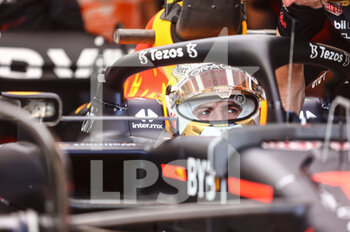 2022-07-29 - VERSTAPPEN Max (ned), Red Bull Racing RB18, portrait during the Formula 1 Aramco Magyar Nagydij 2022, Hungarian Grand Prix 2022, 12th round of the 2022 FIA Formula One World Championship from July 28 to 31, 2022 on the Hungaroring, in Mogyorod, Hungary - F1 - HUNGARIAN GRAND PRIX 2022 - FORMULA 1 - MOTORS
