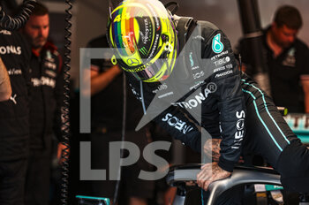 2022-07-29 - HAMILTON Lewis (gbr), Mercedes AMG F1 Team W13, portrait during the Formula 1 Aramco Magyar Nagydij 2022, Hungarian Grand Prix 2022, 12th round of the 2022 FIA Formula One World Championship from July 28 to 31, 2022 on the Hungaroring, in Mogyorod, Hungary - F1 - HUNGARIAN GRAND PRIX 2022 - FORMULA 1 - MOTORS
