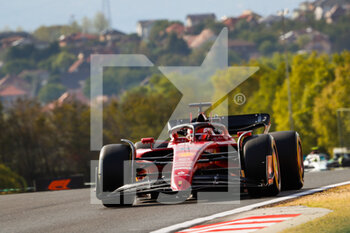 2022-07-29 - 16 LECLERC Charles (mco), Scuderia Ferrari F1-75, action during the Formula 1 Aramco Magyar Nagydij 2022, Hungarian Grand Prix 2022, 12th round of the 2022 FIA Formula One World Championship from July 28 to 31, 2022 on the Hungaroring, in Mogyorod, Hungary - F1 - HUNGARIAN GRAND PRIX 2022 - FORMULA 1 - MOTORS