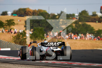 2022-07-29 - 47 SCHUMACHER Mick (ger), Haas F1 Team VF-22 Ferrari, action during the Formula 1 Aramco Magyar Nagydij 2022, Hungarian Grand Prix 2022, 12th round of the 2022 FIA Formula One World Championship from July 28 to 31, 2022 on the Hungaroring, in Mogyorod, Hungary - F1 - HUNGARIAN GRAND PRIX 2022 - FORMULA 1 - MOTORS