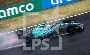 2022-07-30 - 05 VETTEL Sebastian (ger), Aston Martin F1 Team AMR22, action during the Formula 1 Aramco Magyar Nagydij 2022, Hungarian Grand Prix 2022, 12th round of the 2022 FIA Formula One World Championship from July 28 to 31, 2022 on the Hungaroring, in Mogyorod, Hungary - F1 - HUNGARIAN GRAND PRIX 2022 - FORMULA 1 - MOTORS