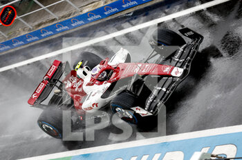 2022-07-30 - 24 ZHOU Guanyu (chi), Alfa Romeo F1 Team ORLEN C42, action during the Formula 1 Aramco Magyar Nagydij 2022, Hungarian Grand Prix 2022, 12th round of the 2022 FIA Formula One World Championship from July 28 to 31, 2022 on the Hungaroring, in Mogyorod, Hungary - F1 - HUNGARIAN GRAND PRIX 2022 - FORMULA 1 - MOTORS