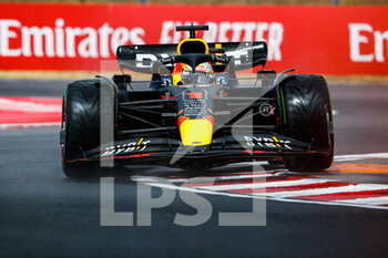 2022-07-30 - 01 VERSTAPPEN Max (nld), Red Bull Racing RB18, action during the Formula 1 Aramco Magyar Nagydij 2022, Hungarian Grand Prix 2022, 12th round of the 2022 FIA Formula One World Championship from July 28 to 31, 2022 on the Hungaroring, in Mogyorod, Hungary - F1 - HUNGARIAN GRAND PRIX 2022 - FORMULA 1 - MOTORS