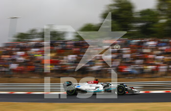 2022-07-30 - 63 RUSSELL George (gbr), Mercedes AMG F1 Team W13, action during the Formula 1 Aramco Magyar Nagydij 2022, Hungarian Grand Prix 2022, 12th round of the 2022 FIA Formula One World Championship from July 28 to 31, 2022 on the Hungaroring, in Mogyorod, Hungary - F1 - HUNGARIAN GRAND PRIX 2022 - FORMULA 1 - MOTORS