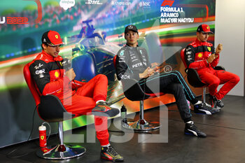 2022-07-30 - From left to right: Carlos Sainz Jr (ESP) Ferrari, George Russell (GBR) Mercedes AMG F1 and Charles Leclerc (MON) Ferrari, in the post qualifying FIA Press Conference, portrait during the Formula 1 Aramco Magyar Nagydij 2022, Hungarian Grand Prix 2022, 12th round of the 2022 FIA Formula One World Championship from July 28 to 31, 2022 on the Hungaroring, in Mogyorod, Hungary - F1 - HUNGARIAN GRAND PRIX 2022 - FORMULA 1 - MOTORS