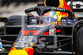 2022-07-30 - 11 PEREZ Sergio (mex), Red Bull Racing RB18, action during the Formula 1 Aramco Magyar Nagydij 2022, Hungarian Grand Prix 2022, 12th round of the 2022 FIA Formula One World Championship from July 28 to 31, 2022 on the Hungaroring, in Mogyorod, Hungary - F1 - HUNGARIAN GRAND PRIX 2022 - FORMULA 1 - MOTORS