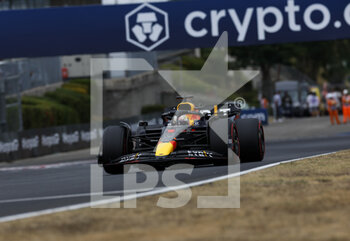2022-07-30 - 01 VERSTAPPEN Max (nld), Red Bull Racing RB18, action during the Formula 1 Aramco Magyar Nagydij 2022, Hungarian Grand Prix 2022, 12th round of the 2022 FIA Formula One World Championship from July 28 to 31, 2022 on the Hungaroring, in Mogyorod, Hungary - F1 - HUNGARIAN GRAND PRIX 2022 - FORMULA 1 - MOTORS