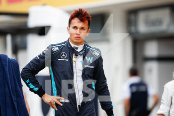 2022-07-30 - ALBON Alexander (tha), Williams Racing FW44, portrait during the Formula 1 Aramco Magyar Nagydij 2022, Hungarian Grand Prix 2022, 12th round of the 2022 FIA Formula One World Championship from July 28 to 31, 2022 on the Hungaroring, in Mogyorod, Hungary - F1 - HUNGARIAN GRAND PRIX 2022 - FORMULA 1 - MOTORS