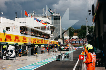2022-07-30 - pitlane, 44 HAMILTON Lewis (gbr), Mercedes AMG F1 Team W13, action during the Formula 1 Aramco Magyar Nagydij 2022, Hungarian Grand Prix 2022, 12th round of the 2022 FIA Formula One World Championship from July 28 to 31, 2022 on the Hungaroring, in Mogyorod, Hungary - F1 - HUNGARIAN GRAND PRIX 2022 - FORMULA 1 - MOTORS