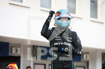 2022-07-30 - RUSSELL George (gbr), Mercedes AMG F1 Team W13, portrait celebrating his first pole position during the Formula 1 Aramco Magyar Nagydij 2022, Hungarian Grand Prix 2022, 12th round of the 2022 FIA Formula One World Championship from July 28 to 31, 2022 on the Hungaroring, in Mogyorod, Hungary - F1 - HUNGARIAN GRAND PRIX 2022 - FORMULA 1 - MOTORS