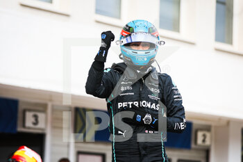 2022-07-30 - RUSSELL George (gbr), Mercedes AMG F1 Team W13, portrait celebrating his first pole position during the Formula 1 Aramco Magyar Nagydij 2022, Hungarian Grand Prix 2022, 12th round of the 2022 FIA Formula One World Championship from July 28 to 31, 2022 on the Hungaroring, in Mogyorod, Hungary - F1 - HUNGARIAN GRAND PRIX 2022 - FORMULA 1 - MOTORS