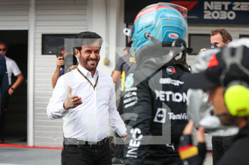 2022-07-30 - BEN SULAYEM Mohammed (uae), President of the FIA, RUSSELL George (gbr), Mercedes AMG F1 Team W13, portrait during the Formula 1 Aramco Magyar Nagydij 2022, Hungarian Grand Prix 2022, 12th round of the 2022 FIA Formula One World Championship from July 28 to 31, 2022 on the Hungaroring, in Mogyorod, Hungary - F1 - HUNGARIAN GRAND PRIX 2022 - FORMULA 1 - MOTORS