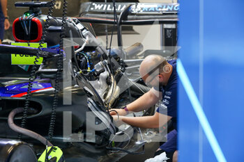2022-08-26 - Williams Racing  mechanicals at work on the car  - FORMULA 1 ROLEX BELGIAN GRAND PRIX 2022 FREE PRACTICE - FORMULA 1 - MOTORS