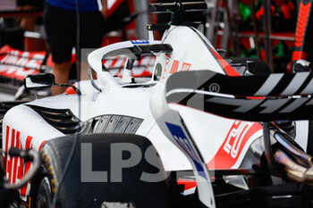 2022-08-25 - Haas F1 Team VF-22 Ferrari, Mechanical detail, pitlane, during the Formula 1 Rolex Belgian Grand Prix 2022, 14th round of the 2022 FIA Formula One World Championship from August 26 to 28, 2022 on the Circuit de Spa-Francorchamps, in Francorchamps, Belgium - F1 - BELGIAN GRAND PRIX 2022 - FORMULA 1 - MOTORS