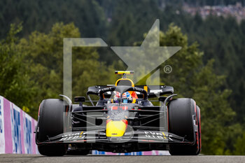 2022-08-26 - 11 PEREZ Sergio (mex), Red Bull Racing RB18, action during the Formula 1 Rolex Belgian Grand Prix 2022, 14th round of the 2022 FIA Formula One World Championship from August 26 to 28, 2022 on the Circuit de Spa-Francorchamps, in Francorchamps, Belgium - F1 - BELGIAN GRAND PRIX 2022 - FORMULA 1 - MOTORS