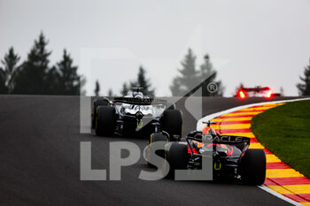 2022-08-26 - 10 GASLY Pierre (fra), Scuderia AlphaTauri AT03, 01 VERSTAPPEN Max (nld), Red Bull Racing RB18, action during the Formula 1 Rolex Belgian Grand Prix 2022, 14th round of the 2022 FIA Formula One World Championship from August 26 to 28, 2022 on the Circuit de Spa-Francorchamps, in Francorchamps, Belgium - F1 - BELGIAN GRAND PRIX 2022 - FORMULA 1 - MOTORS