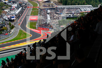 2022-08-27 - crowd, foule, fans, during the Formula 1 Rolex Belgian Grand Prix 2022, 14th round of the 2022 FIA Formula One World Championship from August 26 to 28, 2022 on the Circuit de Spa-Francorchamps, in Francorchamps, Belgium - F1 - BELGIAN GRAND PRIX 2022 - FORMULA 1 - MOTORS
