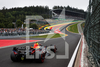 2022-08-27 - 11 PEREZ Sergio (mex), Red Bull Racing RB18, action during the Formula 1 Rolex Belgian Grand Prix 2022, 14th round of the 2022 FIA Formula One World Championship from August 26 to 28, 2022 on the Circuit de Spa-Francorchamps, in Francorchamps, Belgium - F1 - BELGIAN GRAND PRIX 2022 - FORMULA 1 - MOTORS