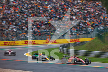 2022-08-27 - 16 LECLERC Charles (mco), Scuderia Ferrari F1-75, with 01 VERSTAPPEN Max (nld), Red Bull Racing RB18, action during the Formula 1 Rolex Belgian Grand Prix 2022, 14th round of the 2022 FIA Formula One World Championship from August 26 to 28, 2022 on the Circuit de Spa-Francorchamps, in Francorchamps, Belgium - F1 - BELGIAN GRAND PRIX 2022 - FORMULA 1 - MOTORS