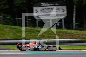 2022-08-27 - 11 PEREZ Sergio (mex), Red Bull Racing RB18, action during the Formula 1 Rolex Belgian Grand Prix 2022, 14th round of the 2022 FIA Formula One World Championship from August 26 to 28, 2022 on the Circuit de Spa-Francorchamps, in Francorchamps, Belgium - F1 - BELGIAN GRAND PRIX 2022 - FORMULA 1 - MOTORS