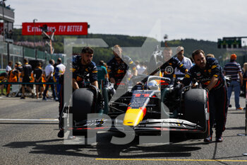 2022-08-28 - 11 PEREZ Sergio (mex), Red Bull Racing RB18, on the grid during the Formula 1 Rolex Belgian Grand Prix 2022, 14th round of the 2022 FIA Formula One World Championship from August 26 to 28, 2022 on the Circuit de Spa-Francorchamps, in Francorchamps, Belgium - F1 - BELGIAN GRAND PRIX 2022 - RACE - FORMULA 1 - MOTORS