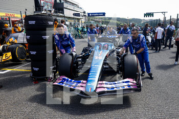 2022-08-28 - 14 ALONSO Fernando (spa), Alpine F1 Team A522, on the grid during the Formula 1 Rolex Belgian Grand Prix 2022, 14th round of the 2022 FIA Formula One World Championship from August 26 to 28, 2022 on the Circuit de Spa-Francorchamps, in Francorchamps, Belgium - F1 - BELGIAN GRAND PRIX 2022 - RACE - FORMULA 1 - MOTORS