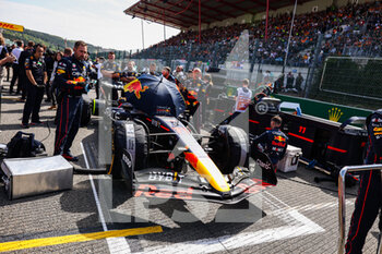 2022-08-28 - 11 PEREZ Sergio (mex), Red Bull Racing RB18, starting grid, grille de depart, during the Formula 1 Rolex Belgian Grand Prix 2022, 14th round of the 2022 FIA Formula One World Championship from August 26 to 28, 2022 on the Circuit de Spa-Francorchamps, in Francorchamps, Belgium - F1 - BELGIAN GRAND PRIX 2022 - RACE - FORMULA 1 - MOTORS