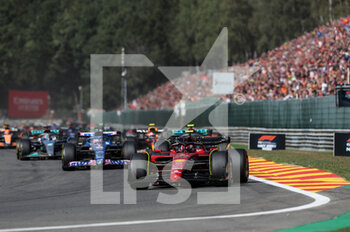 2022-08-28 - Start race 55 SAINZ Carlos (spa), Scuderia Ferrari F1-75, action 14 ALONSO Fernando (spa), Alpine F1 Team A522, action 44 HAMILTON Lewis (gbr), Mercedes AMG F1 Team W13, action during the Formula 1 Rolex Belgian Grand Prix 2022, 14th round of the 2022 FIA Formula One World Championship from August 26 to 28, 2022 on the Circuit de Spa-Francorchamps, in Francorchamps, Belgium - F1 - BELGIAN GRAND PRIX 2022 - RACE - FORMULA 1 - MOTORS