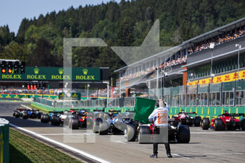 2022-08-28 - Starting grid, green flag during the Formula 1 Rolex Belgian Grand Prix 2022, 14th round of the 2022 FIA Formula One World Championship from August 26 to 28, 2022 on the Circuit de Spa-Francorchamps, in Francorchamps, Belgium - F1 - BELGIAN GRAND PRIX 2022 - RACE - FORMULA 1 - MOTORS
