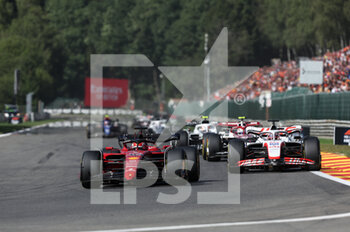 2022-08-28 - 16 LECLERC Charles (mco), Scuderia Ferrari F1-75, action 20 MAGNUSSEN Kevin (den), Haas F1 Team VF-22 Ferrari, action during the Formula 1 Rolex Belgian Grand Prix 2022, 14th round of the 2022 FIA Formula One World Championship from August 26 to 28, 2022 on the Circuit de Spa-Francorchamps, in Francorchamps, Belgium - F1 - BELGIAN GRAND PRIX 2022 - RACE - FORMULA 1 - MOTORS